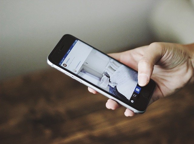Smart Phone’s Pros and Cons for a Child in Technology Era