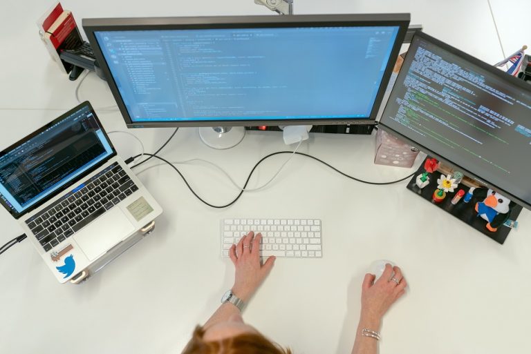 How technology assists businessmen in new ways?
