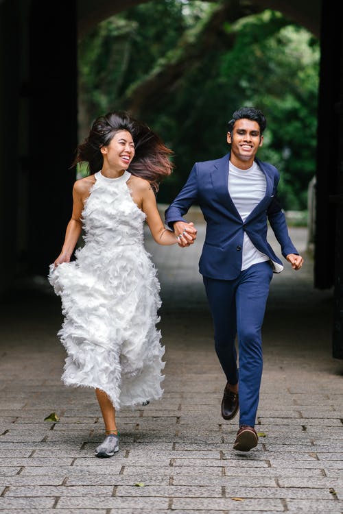 How to make a montage of a wedding movie?